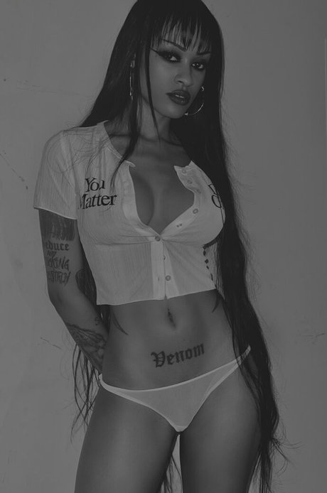 yungsadistic nude actress image