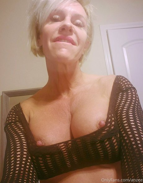 anzee pornstar gallery