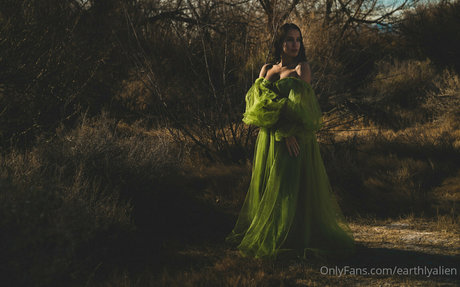 earthlyalien star naked gallery