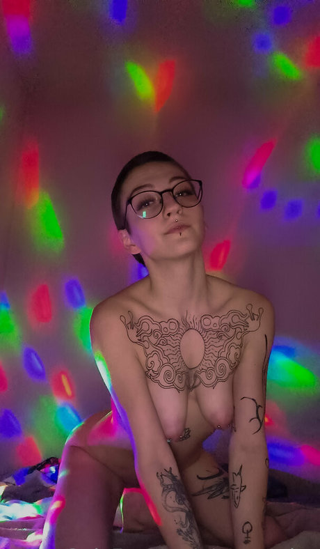 nanaspicy pornographic model photo