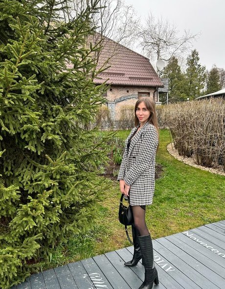 lili babe erotic pornstar img