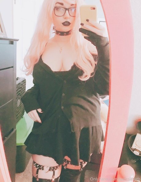 GothTamago nice star img