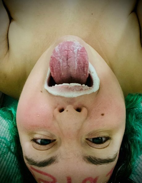 thekinkyjewess erotic model pic