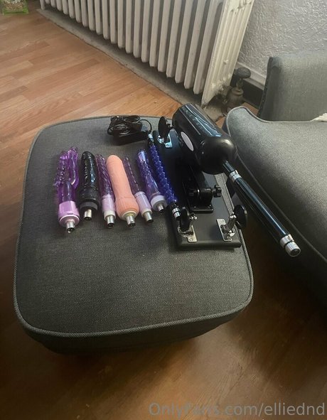 EllieDND pornstar sexy pictures