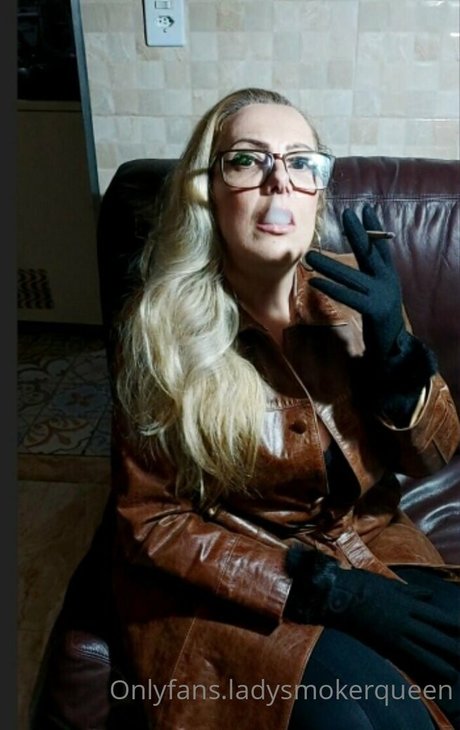 lady smoker queen star art pics