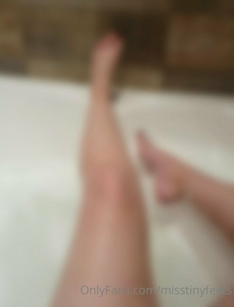misstinyfeets pornographic model photo