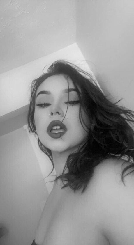 HoneyDrip naked pornstar pics