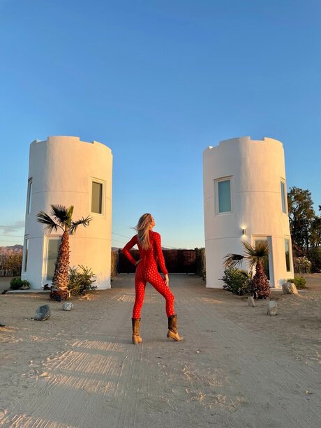 Exhibimboist star sexy pics