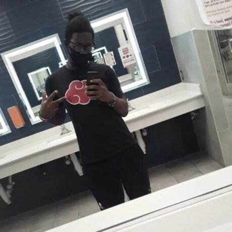 Weapon E nudes actress img