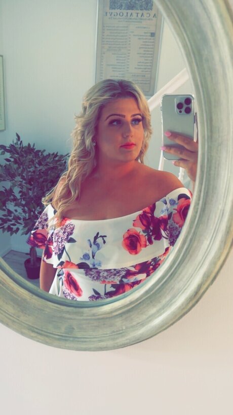 Chantal adult model gallery