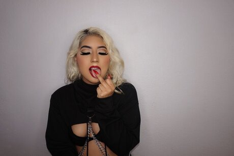 Oaklandbrat model adult picture