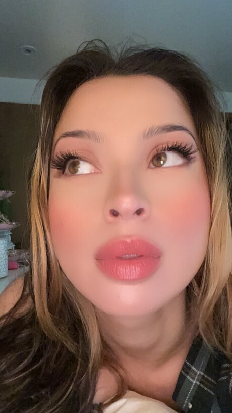 LYONS pornstar nice pic