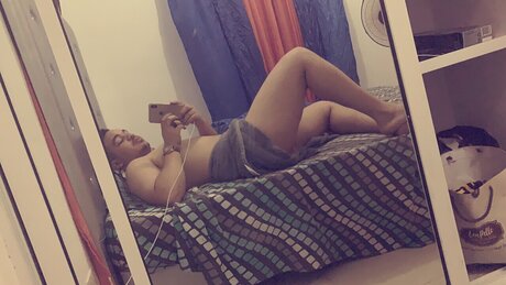 u9089468 pornographic star photo