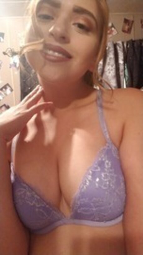 Ronnilove porn model picture