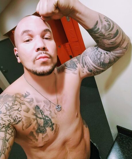 Oneluckyman99 porn model image