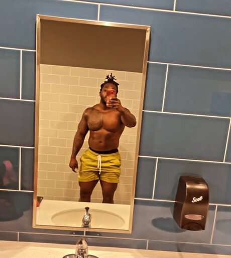 Dreadstattoosmuscles star nudes photos