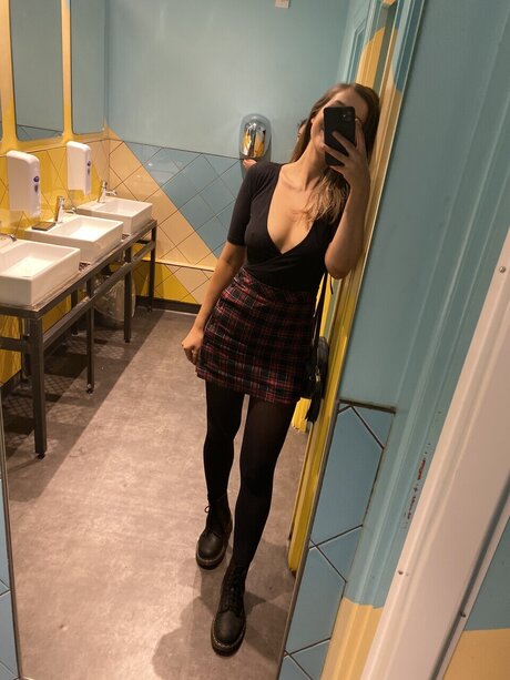 u15014556 model nude pics