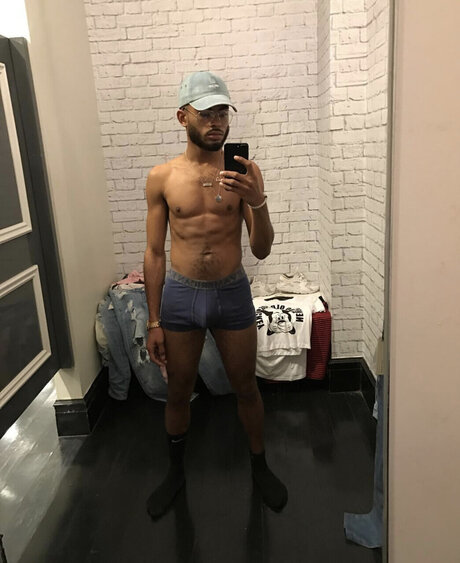 u15211360 exclusive pornstar photos