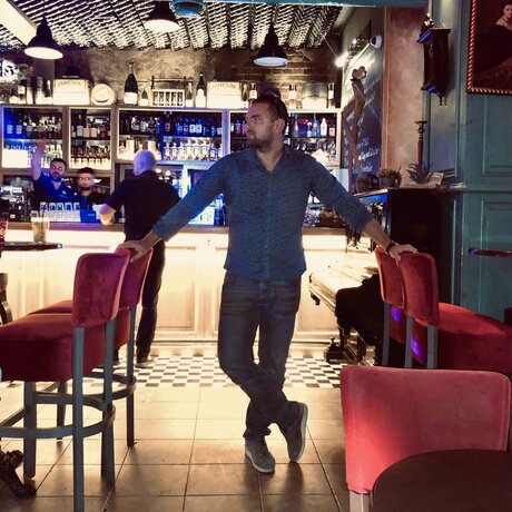 NewAgeHero top model img