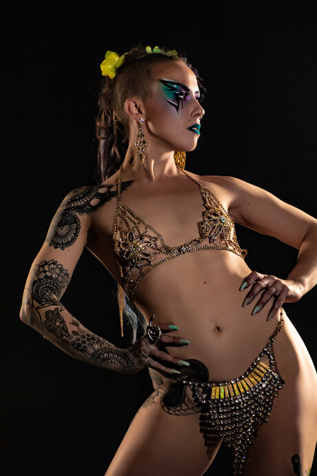 Sophie Shapeless model free photos