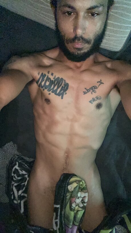 Shadowless model art gallery