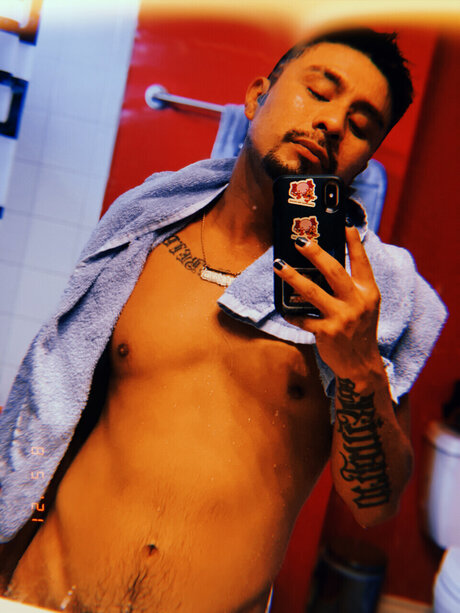 Landbackbooty nude model pic