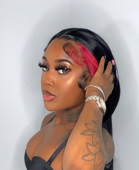 PRETTIESTPAMPERED_ model free photo