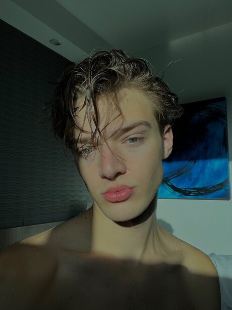 Lucaretoro model erotic archive