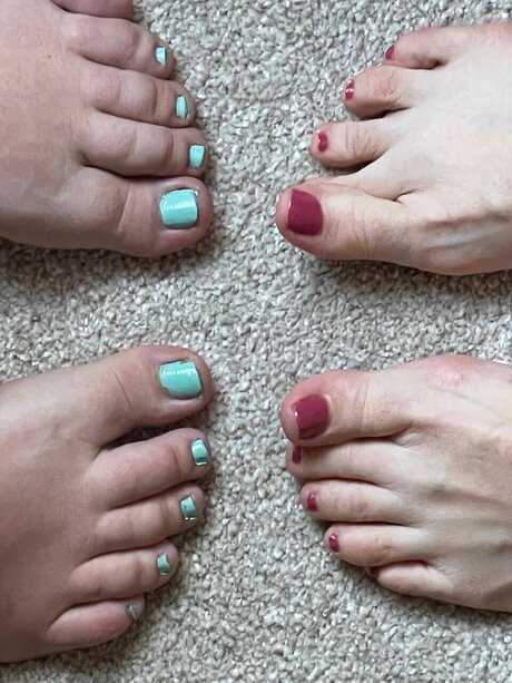 2 feet top star photo