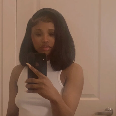 The MilanEffect model pornographic pics