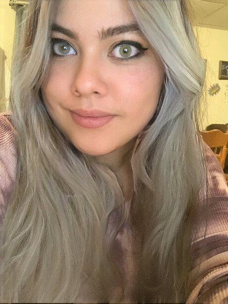 Toestoshow model xxx pics