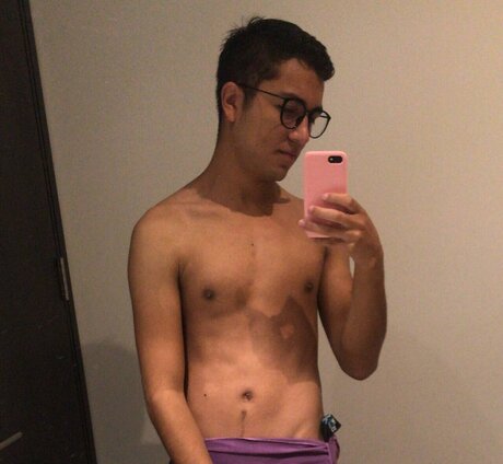 Shy Twink_ star naked pic