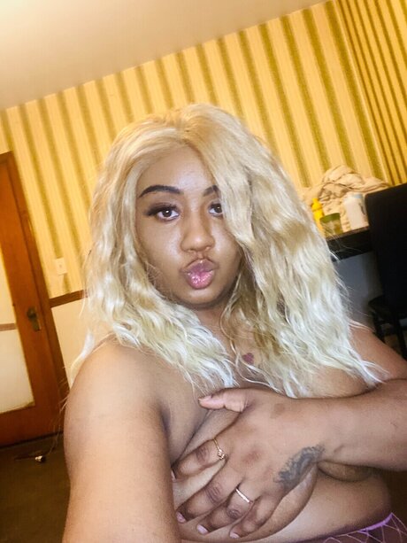 Raerose exclusive model photo