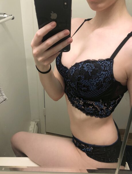 Elizabeth Mantova hd pornstar photos