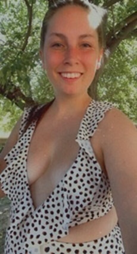 C mama model exclusive pic