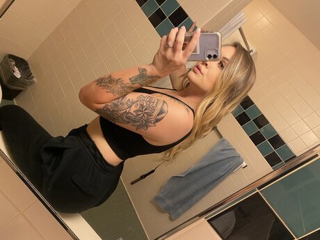 Averi_ pornstar nudes photos