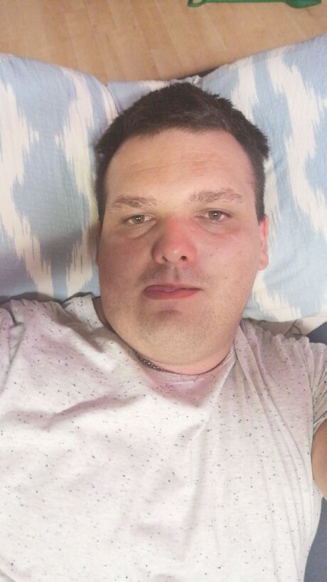 Daniel Kohler model top images