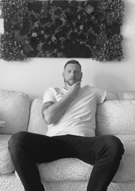 BIG REDZ pretty pornstar img