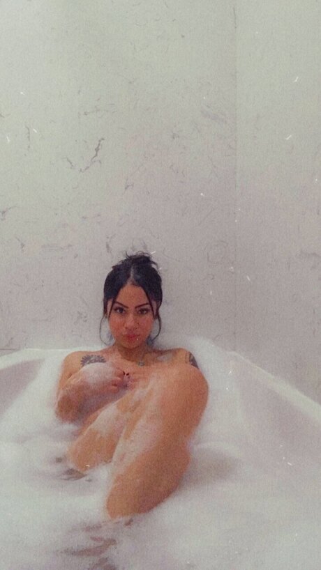 Mona Lisa naked model pic