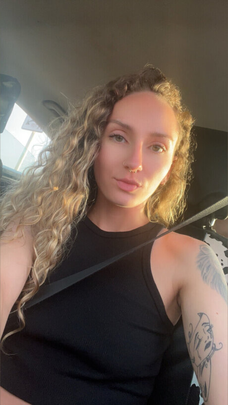 Sadie_ beautiful model image