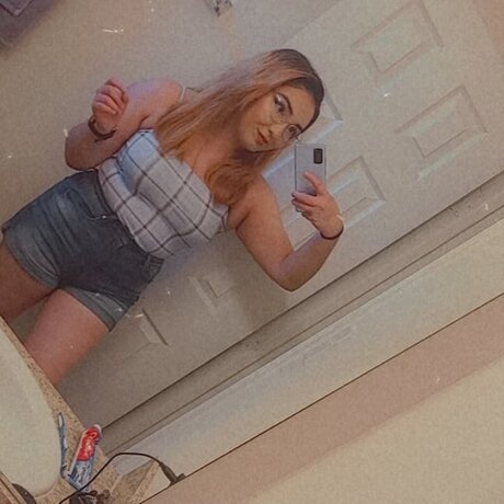 Vicky Grey model naked photos