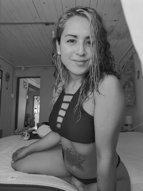 Maypaz model top photo