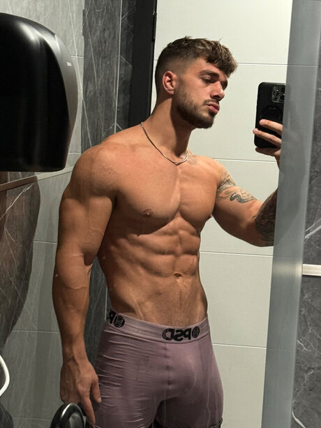 FreakyFitKing adult model pics