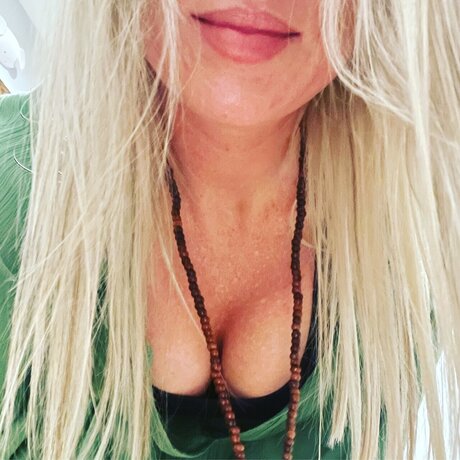 Blanco Peach top actress galleries