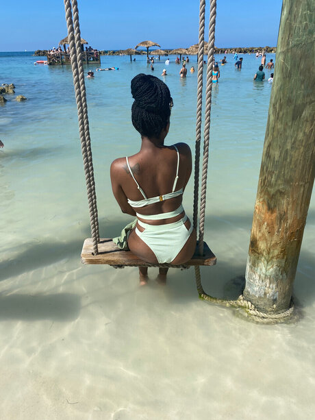 Baddie Business model naked photos