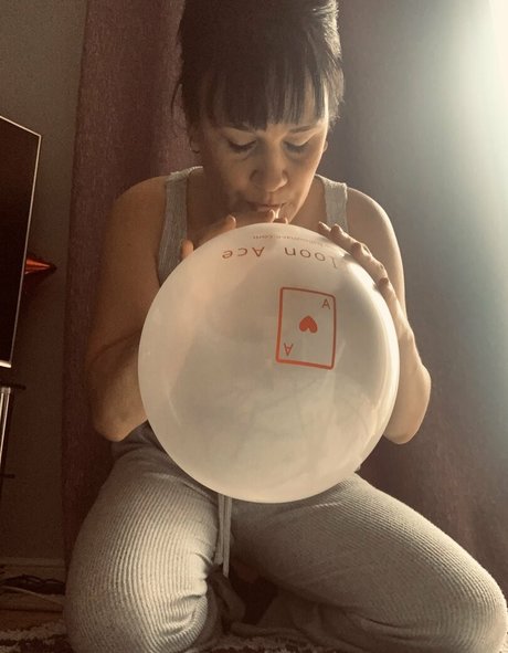 chezzmanifestation hot model photo