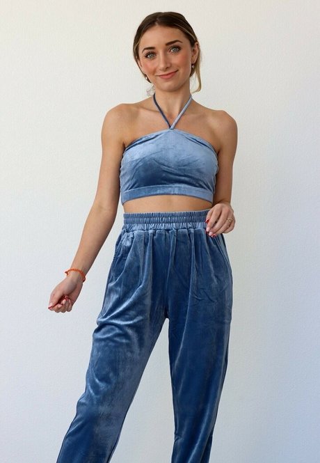 Brooklyn And Bailey beautiful actress img