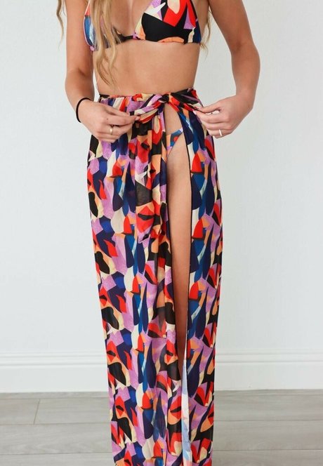 Brooklyn And Bailey naked pornstar gallery