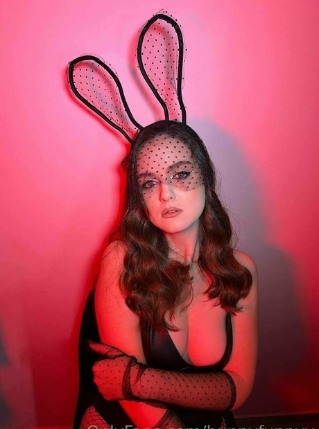 pssy bunny hot actress img