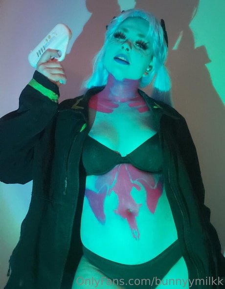 bunnyymilkk art model archive